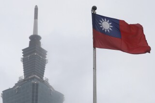 台湾说，中国在预期的演习之前派遣海军舰艇进入附近海域